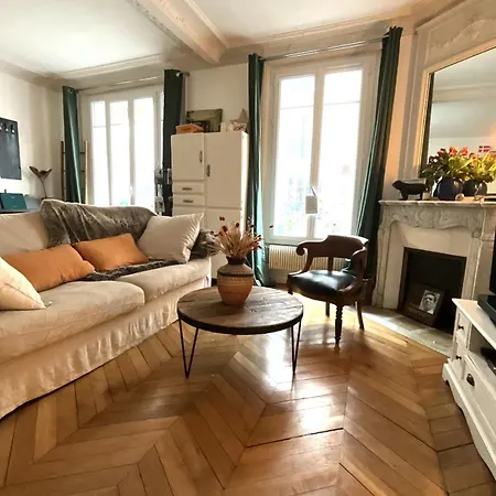 Cozy And Quiet In The 15th Paris